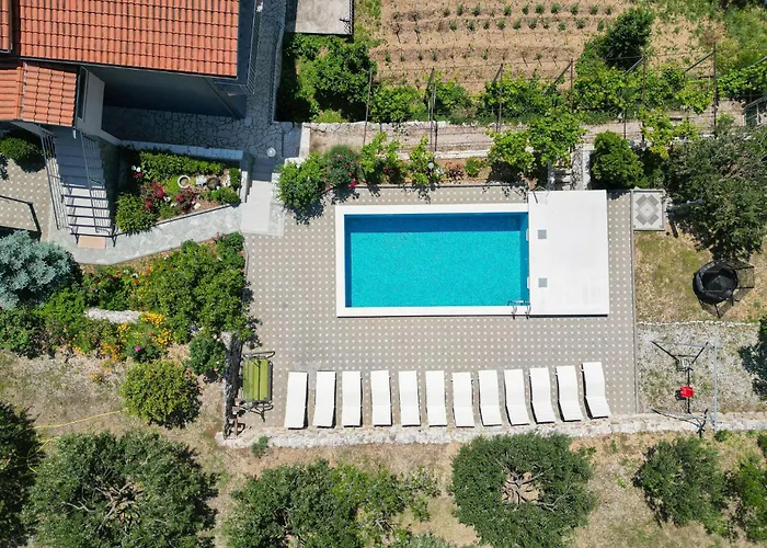 Stunning Home In Omis