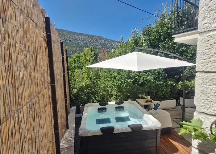 Vintage Stone House Eldo With Jacuzzi, In Podaspilje, Omis
